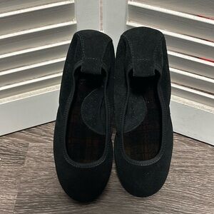 Born black suede ballerina flat size 7
